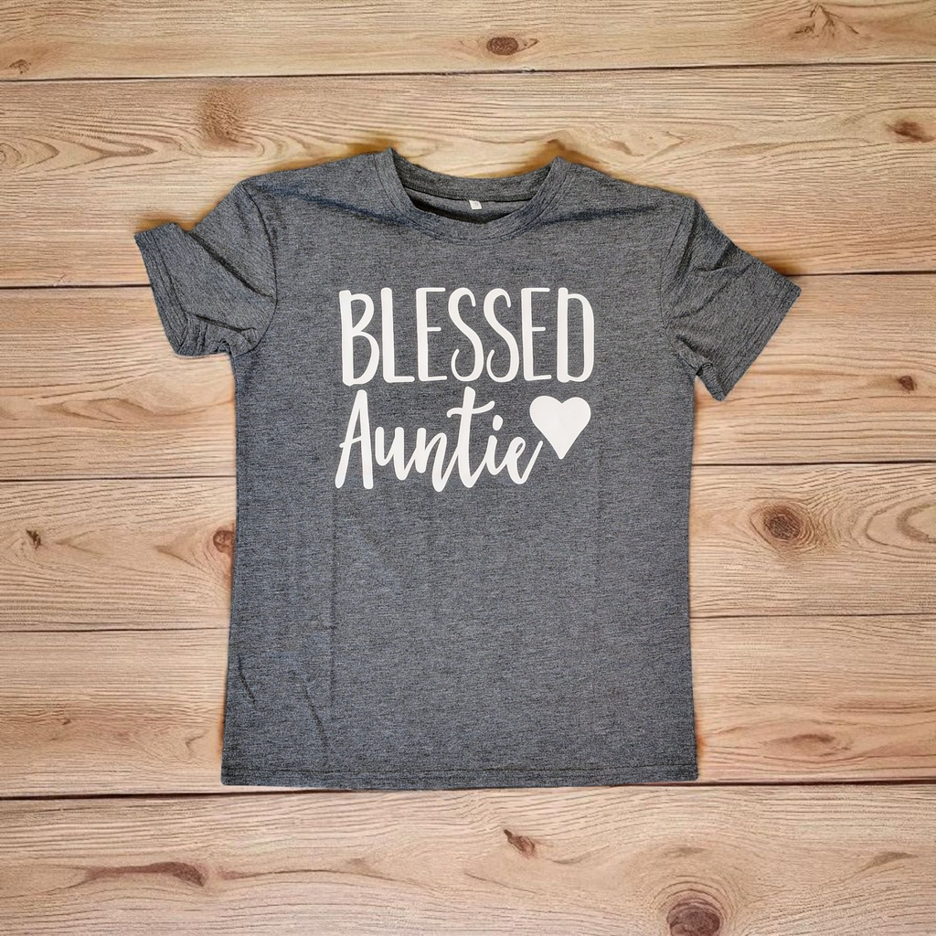 Blessed Auntie 🩷" T-Shirt – Cute Graphic Tee with Heart Design for Aunts
