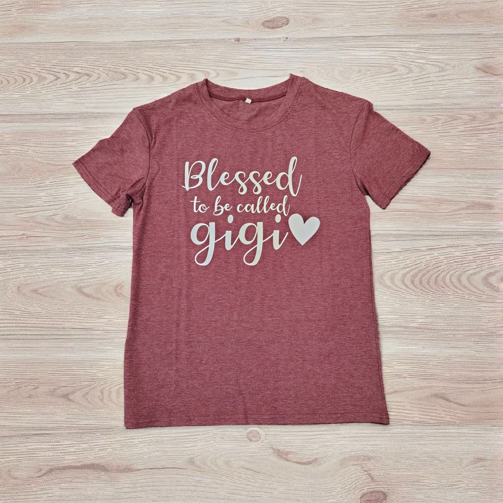 "Blessed to Be Called Gigi" T-Shirt – Cute Grandmother Graphic Tee with Heart 🩷Design